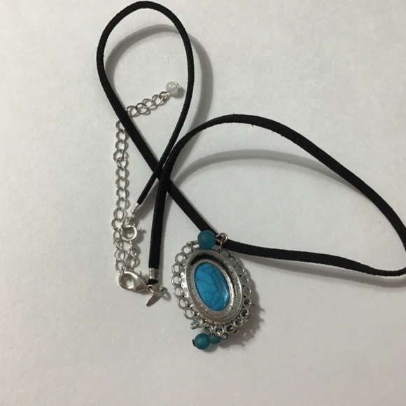 Turquoise Silver Tone Necklace Suede band Earrings - Picture 7 of 8